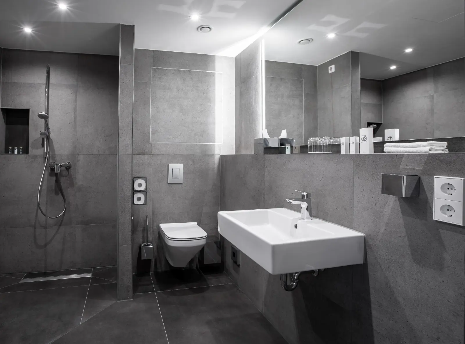 Comfort Zimmer - Image 1