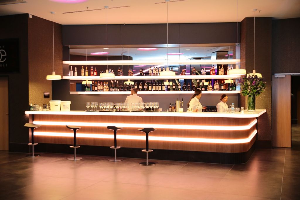 Lounge & Bar